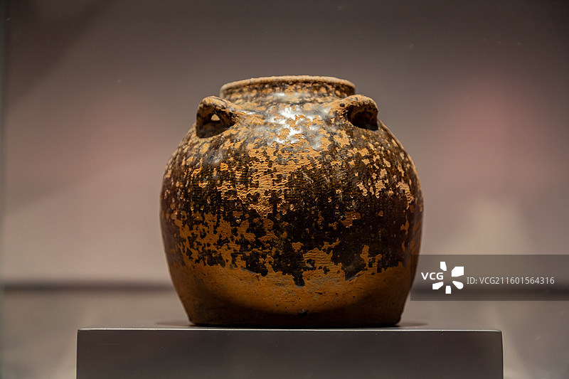 汉代-酱褐釉四系罐 南昌县博物馆图片素材