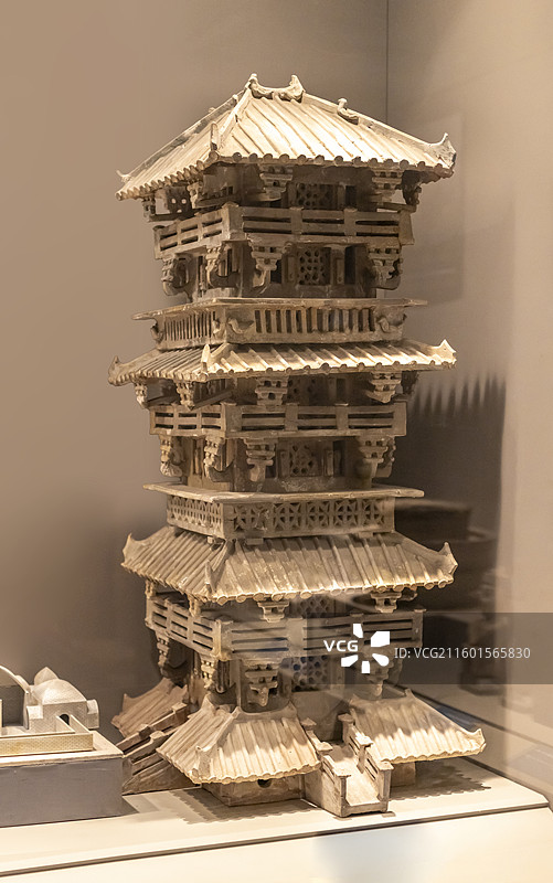 静海东滩头东汉墓出土的陶楼模型 天津博物馆图片素材
