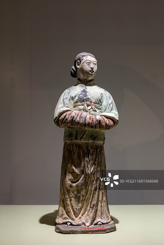 上海历史博物馆九曲黄河马背长歌鄂尔多斯草原文化展彩绘女侍俑 彩绘男侍俑 元 鄂尔多斯市博物院图片素材