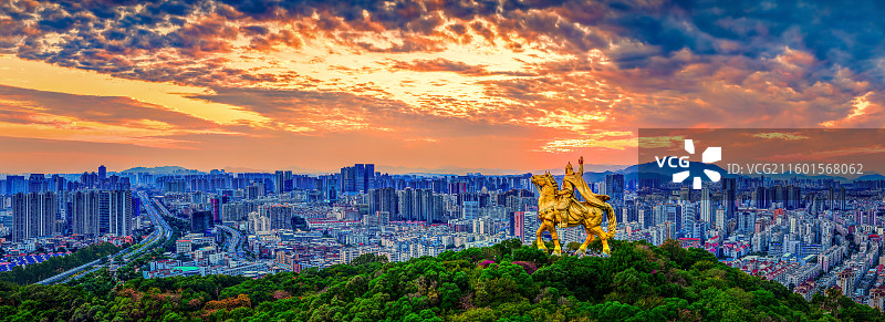 泉州市丰泽区大坪山郑成功铜像晚霞落日图片素材