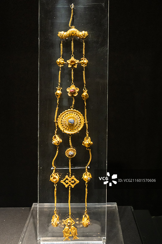 湖北省博物馆金镶宝石玎珰七事明代1368-1644年蕲春蕲州镇刘娘井村荆端王次妃刘氏墓出土图片素材