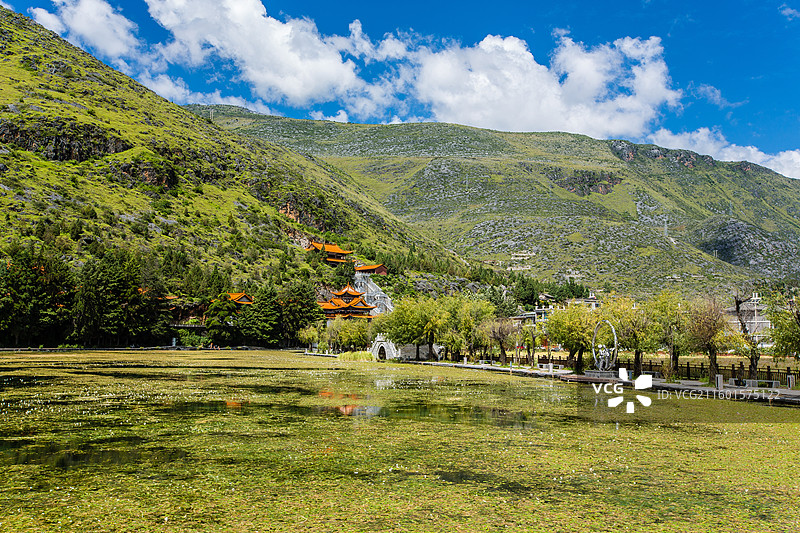 中国云南省大理白族自治州鹤庆县新华村附近自然风光图片素材