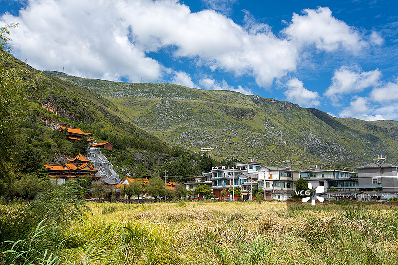 中国云南省大理白族自治州鹤庆县新华村附近自然风光图片素材