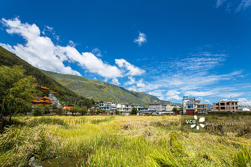 中国云南省大理白族自治州鹤庆县新华村附近自然风光图片素材