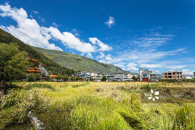 中国云南省大理白族自治州鹤庆县新华村附近自然风光图片素材