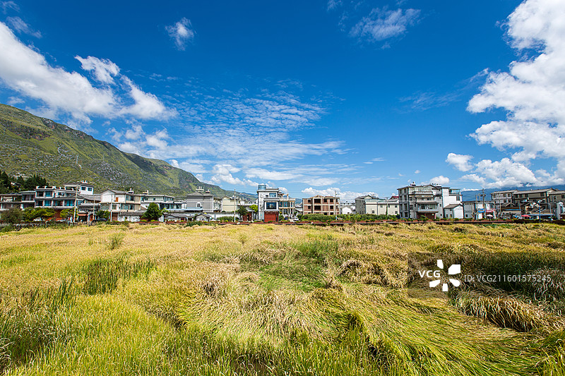 中国云南省大理白族自治州鹤庆县新华村附近自然风光图片素材