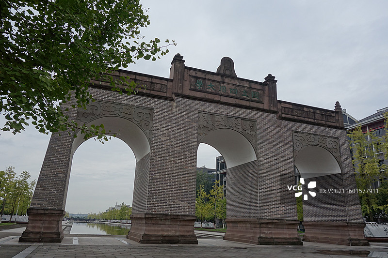 四川省成都市双流区四川大学江安校区：东大门东门图片素材