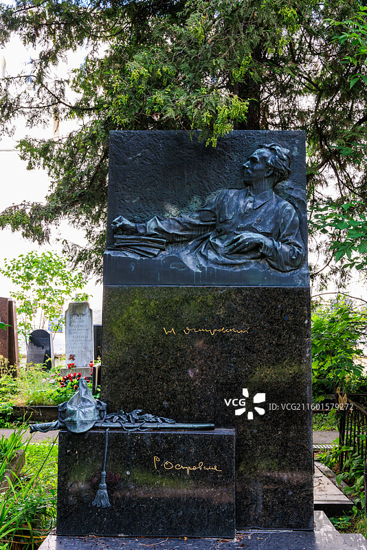 俄罗斯莫斯科新圣女公墓奥斯特洛夫斯基墓图片素材