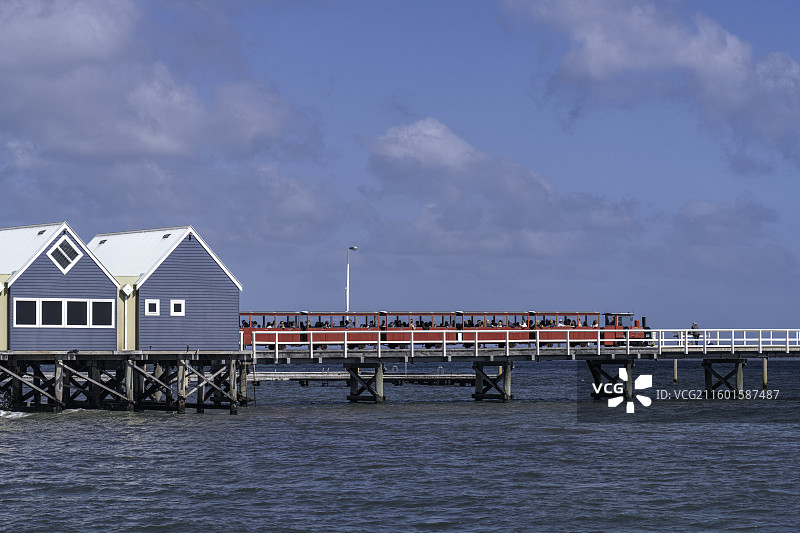 海上火车图片素材