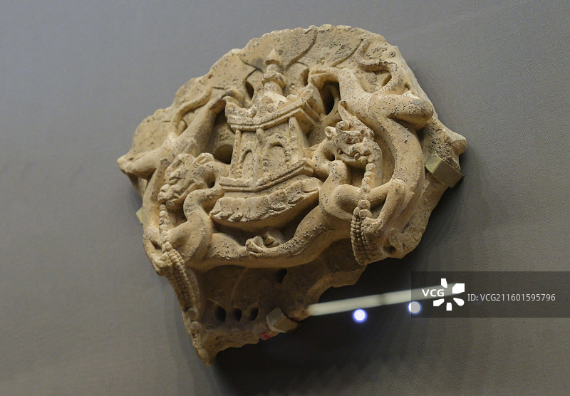 背光残片 北齐 曲阳县修德寺遗址出土 河北博物院藏 中国国家博物馆“惠世天工-河北曲阳石雕艺术展”图片素材