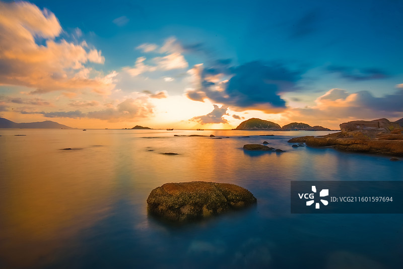 广东江门上川岛婚纱摄影基地海边日出风光 海滩礁石慢门摄影图片素材