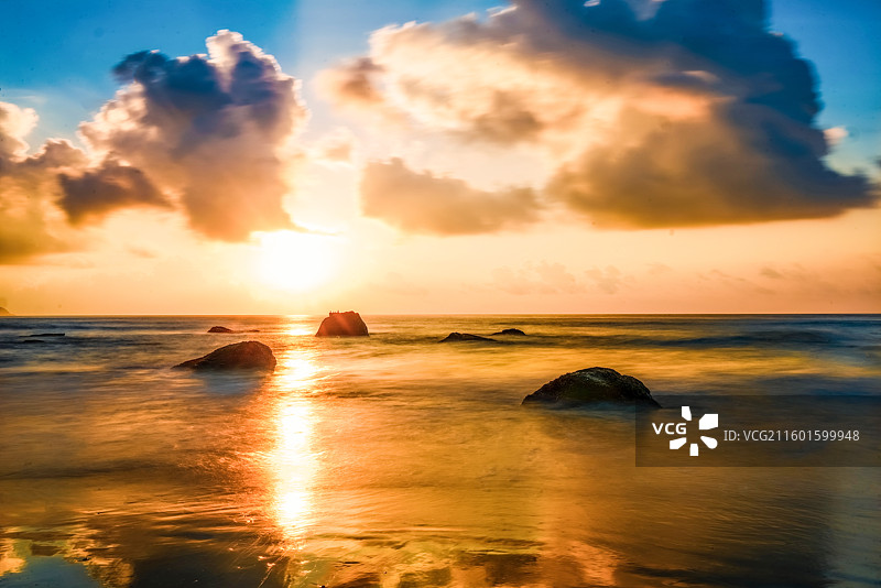 上川岛海边日出日落，这片让人惊艳的礁石海岸风光！图片素材