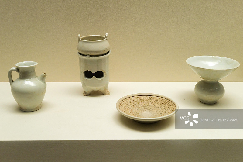 白瓷茶具-风炉、茶鍑、茶臼、茶瓶和渣斗 五代 传河北唐县出土 中国国家博物馆“古代中国基本陈列”图片素材