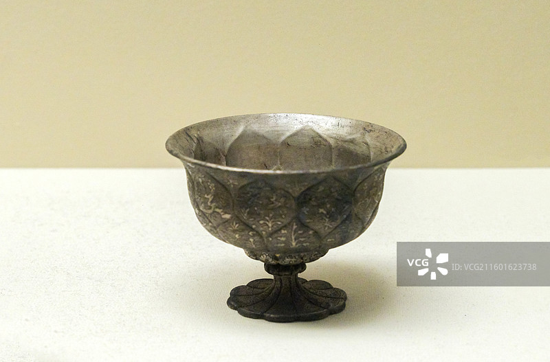 莲瓣花鸟纹高足银杯 唐代 1963年陕西西安沙坡村出土 中国国家博物馆“古代中国基本陈列”图片素材
