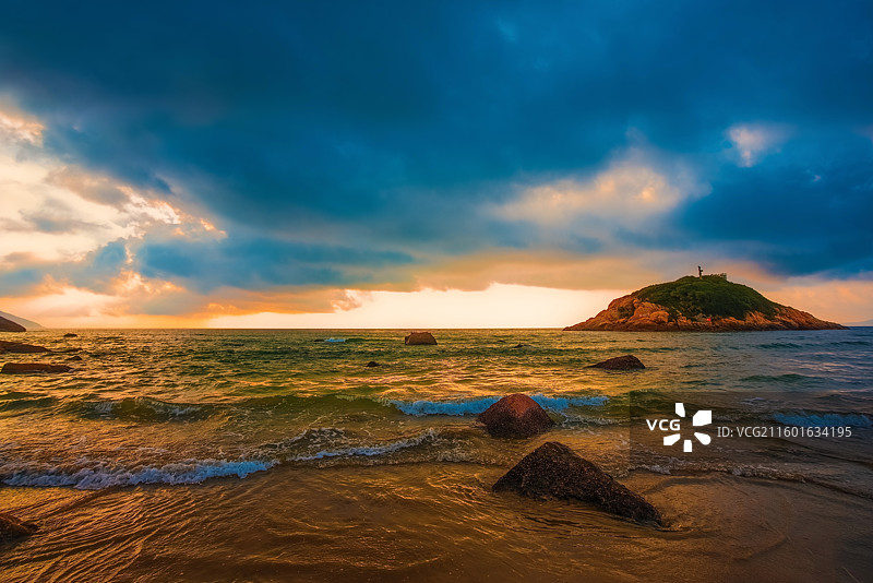 上川岛海边日出日落，这片让人惊艳的礁石海岸风光！图片素材