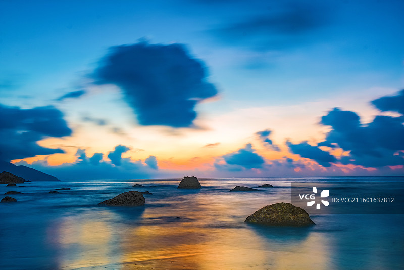 上川岛海边日出日落，这片让人惊艳的礁石海岸风光！图片素材