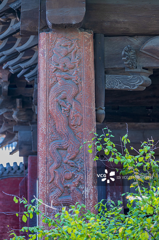山西长治上党宋代“明五暗四”道教飞檐结构——玉皇观五凤楼献殿雕龙立柱图片素材