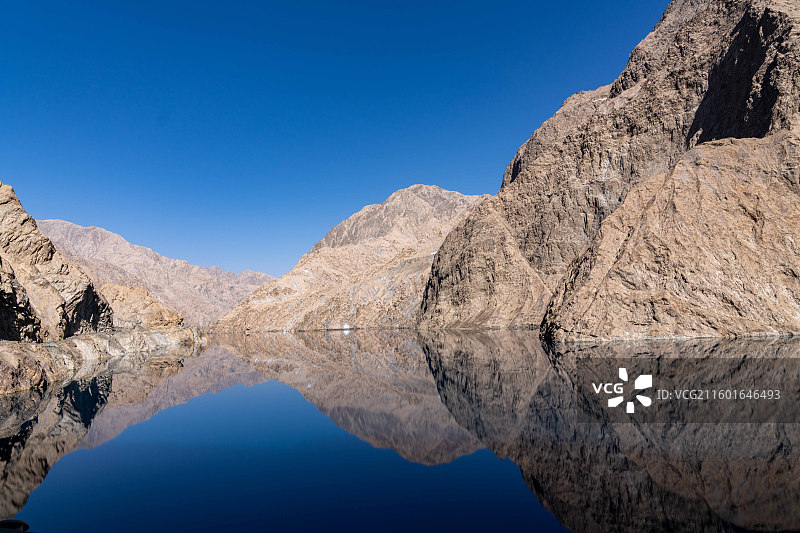 新疆喀什地区与克孜勒苏柯尔克孜自治州交接处的阿尔塔什水库秋季风光图片素材