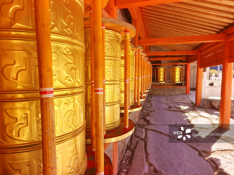 米拉巴日佛阁转经筒走廊图片素材