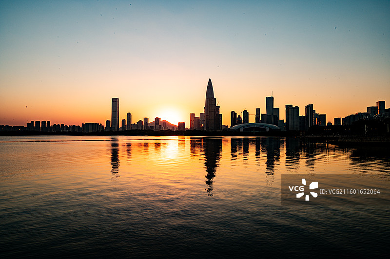 深圳湾后海高楼大厦的日落美景图片素材