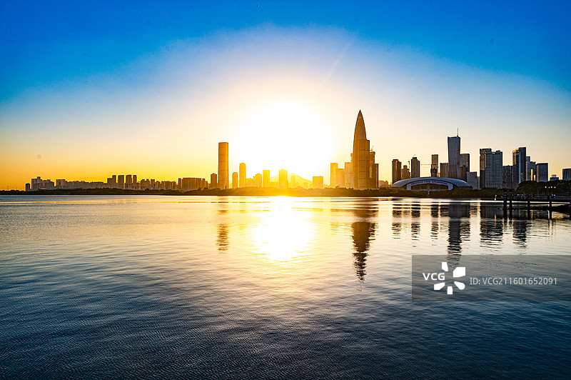 深圳湾后海高楼大厦的日落美景图片素材