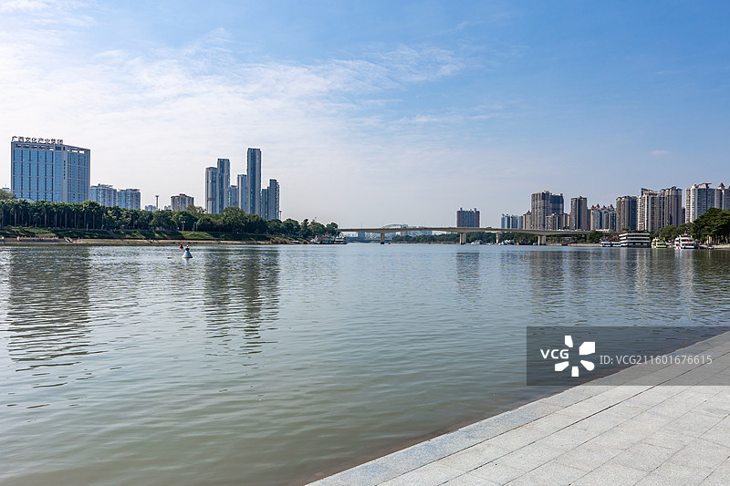 南宁邕江边城市风光图片素材