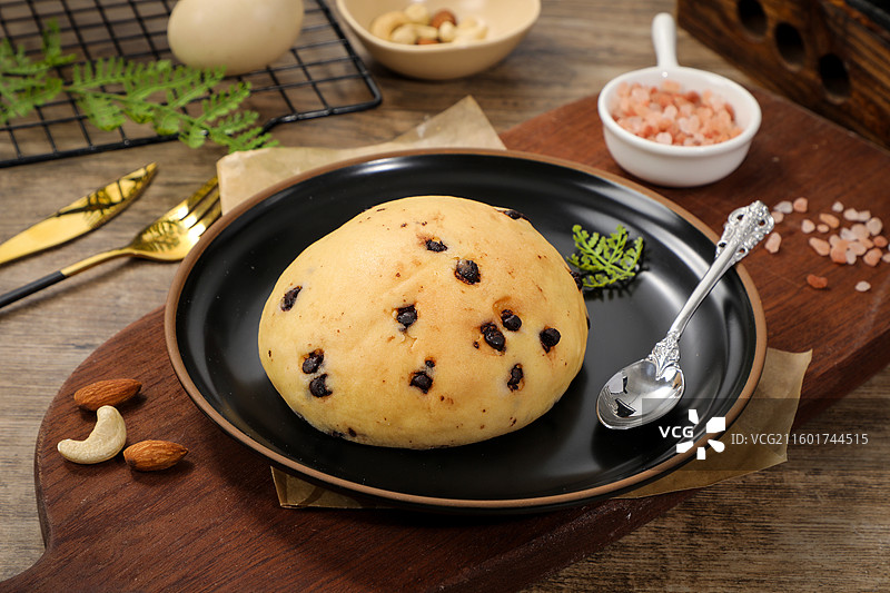 巧克力味菠萝包图片素材