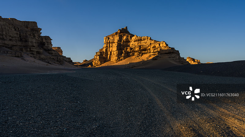 夕光映照下的罗布泊雅丹图片素材