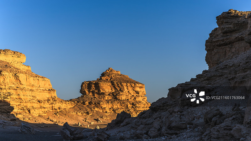 夕光映照下的罗布泊雅丹图片素材