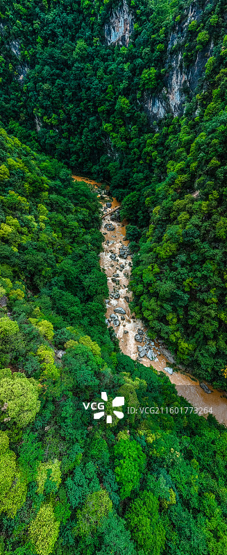 航拍湖北十堰郧西县五龙河景区秦岭山脉峡谷图片素材
