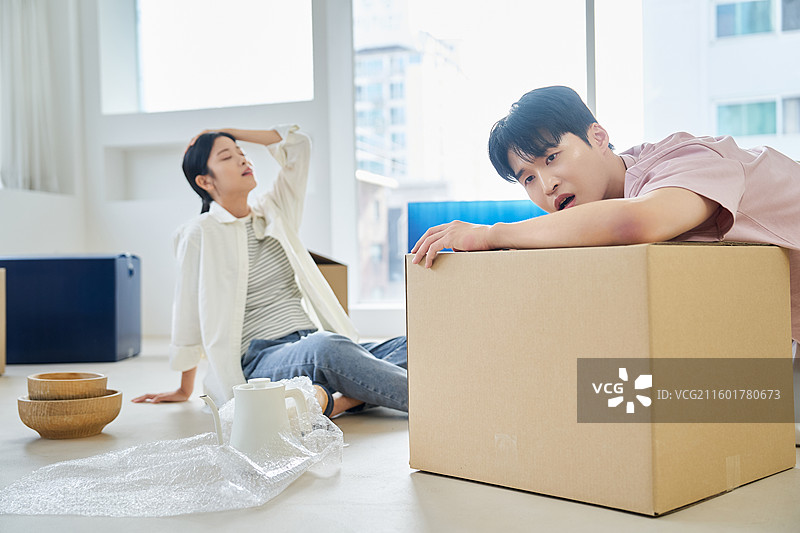 公寓预售，申请公寓，搬家，二十多岁，新家，整理图片素材