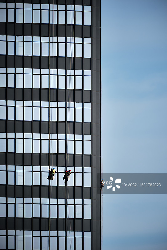 蜘蛛人清洗大楼外立面图片素材