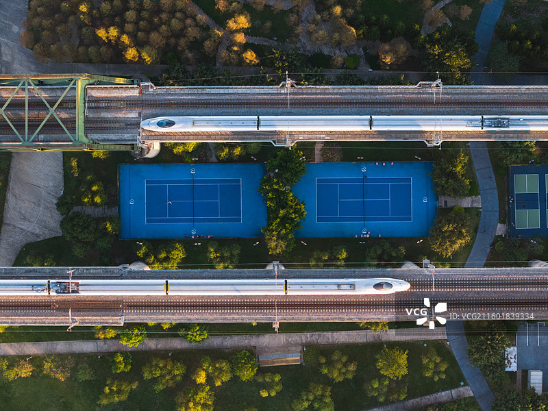 球场上的动车图片素材