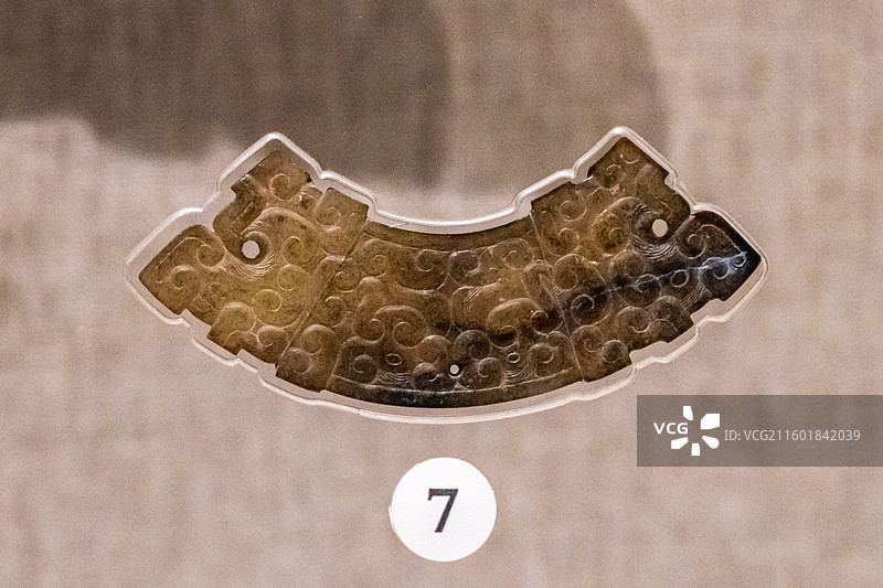 青玉蟠虺纹璜（战国）河南博物院藏 淮阳县平粮台楚墓出土图片素材