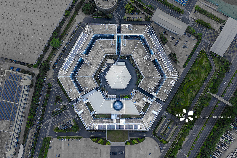 位于深圳坪山的比亚迪全球总部六角大楼图片素材
