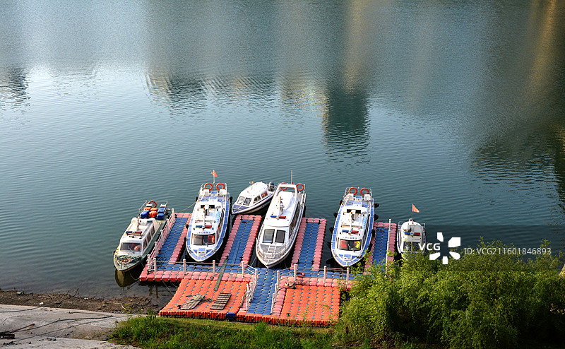汉江紫阳段交通执法船图片素材