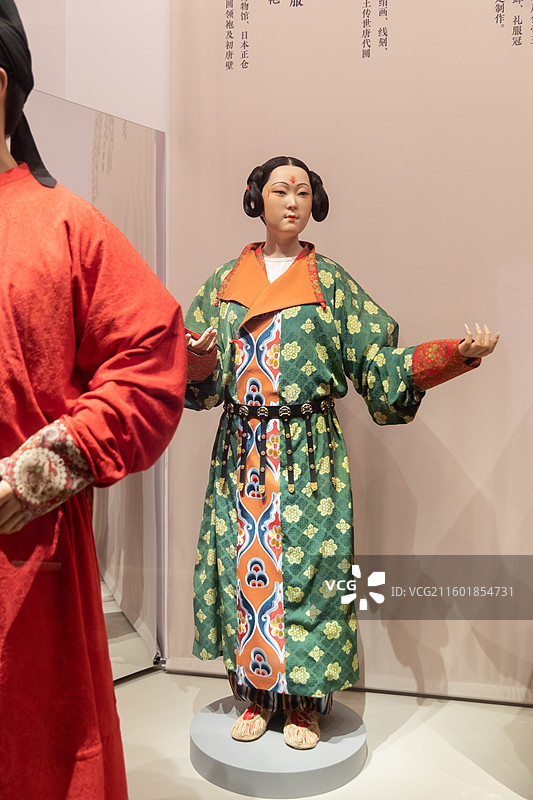 国博中国古代服饰文化展盛唐侍女装扮图片素材