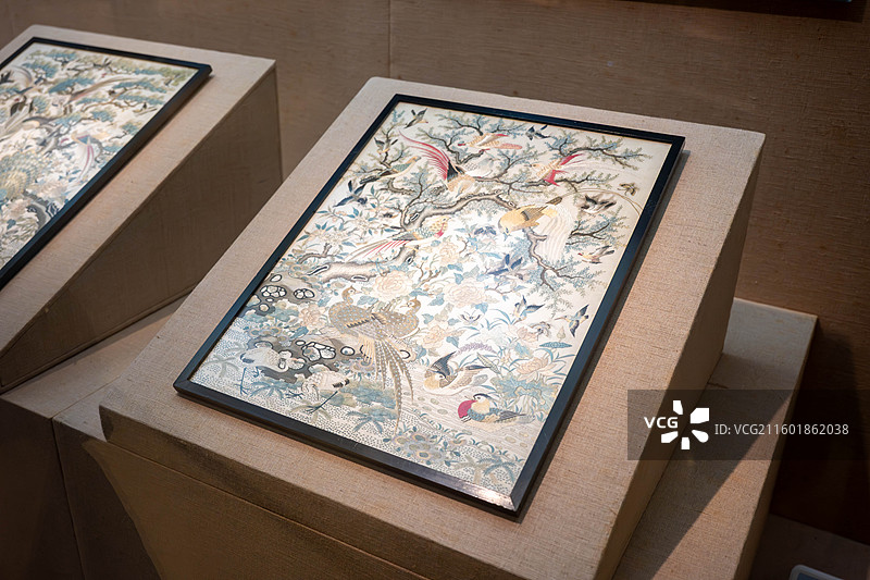 广州十三行博物馆，广绣百鸟图挂饰，王恒、冯杰伉俪赠图片素材