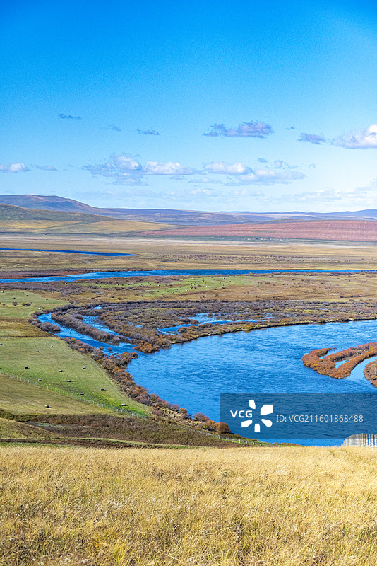 中俄边境线公路G331卡线秋季晴日风光图片素材