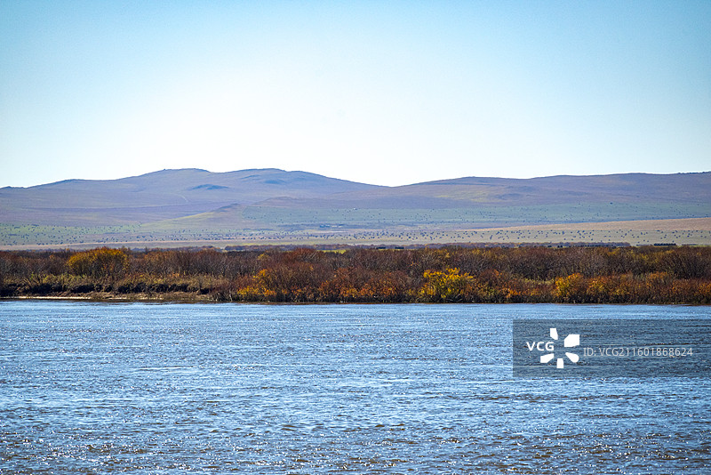 中俄边境线公路G331卡线秋季晴日风光图片素材