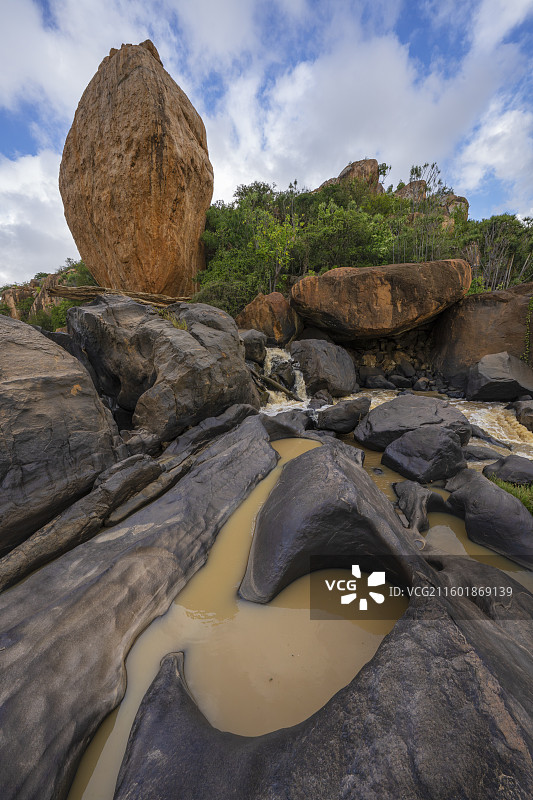 姆伦博瀑布的潮汐池图片素材