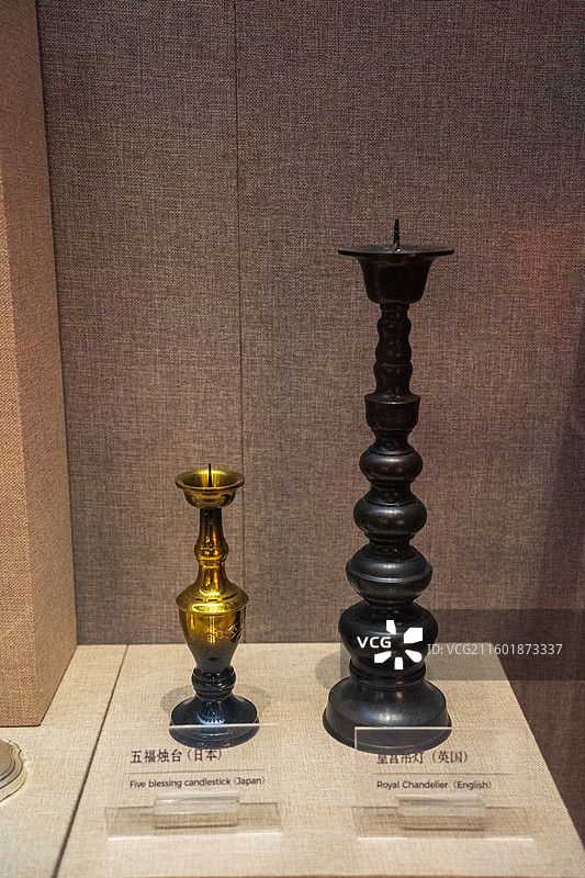 太原蒙山景区山西慧光古灯博物馆五福烛台图片素材