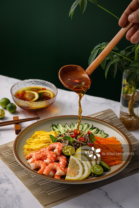 鲜虾荞麦凉面图片素材