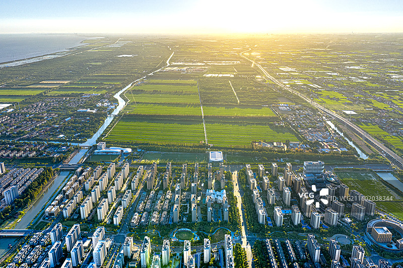 航拍奉贤蓝湾和五四农场 上山下乡知青岁月 沿海滩涂围垦造田盐碱地改良种植水稻 杭州湾北岸 奉贤海湾镇图片素材