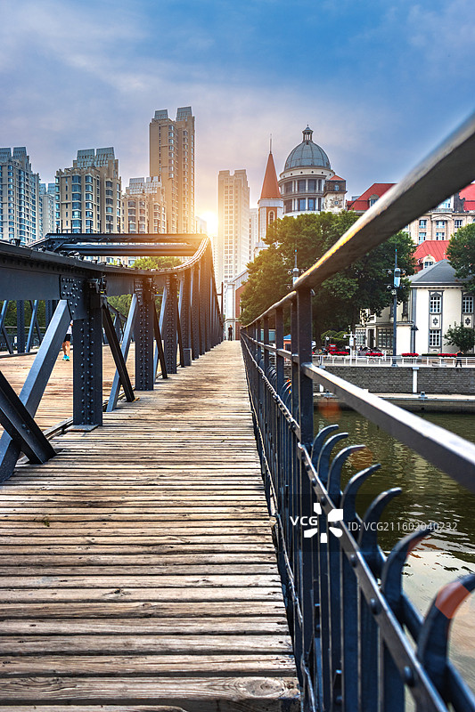 天津海河上的金汤桥图片素材