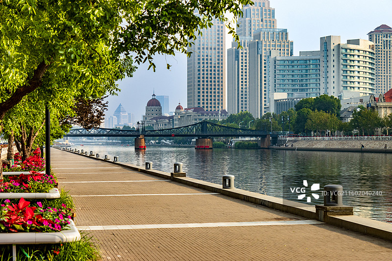 天津海河上的金汤桥图片素材