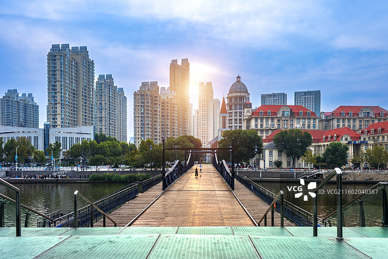天津海河上的金汤桥图片素材