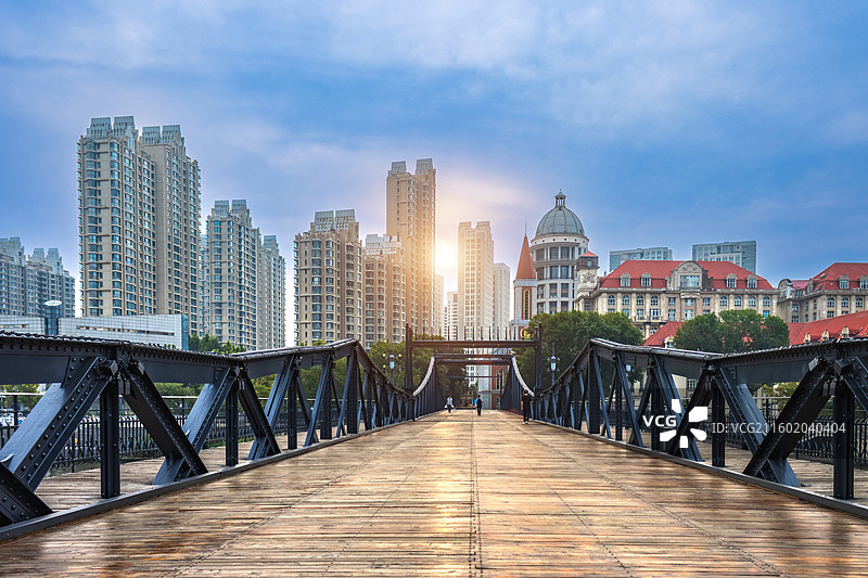 天津海河上的金汤桥图片素材