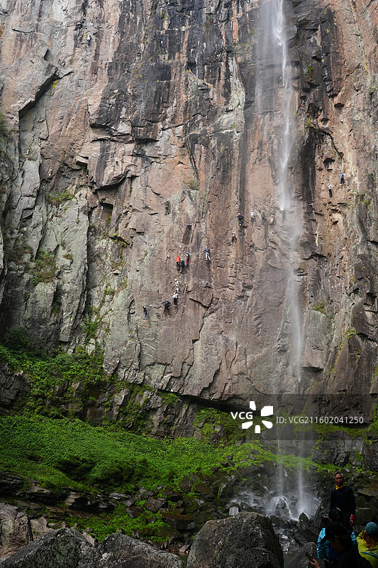 宁波 奉化 溪口镇 雪窦山 山区 徐凫岩 攀岩 飞拉达 冒险图片素材