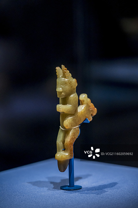 山西博物院展览文物——曲沃县晋侯墓出土商代玉人图片素材